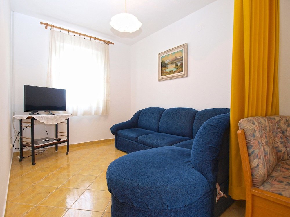 1 Bedroom Apartment Apartments Branko 1348