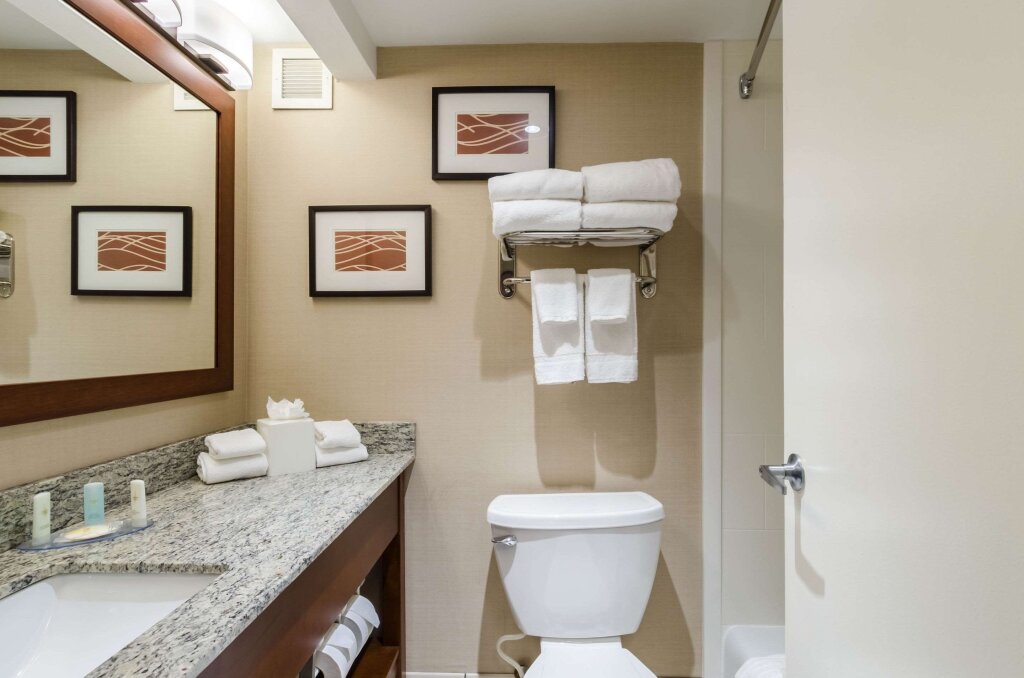 Standard Quadruple room Comfort Inn Randolph-Boston