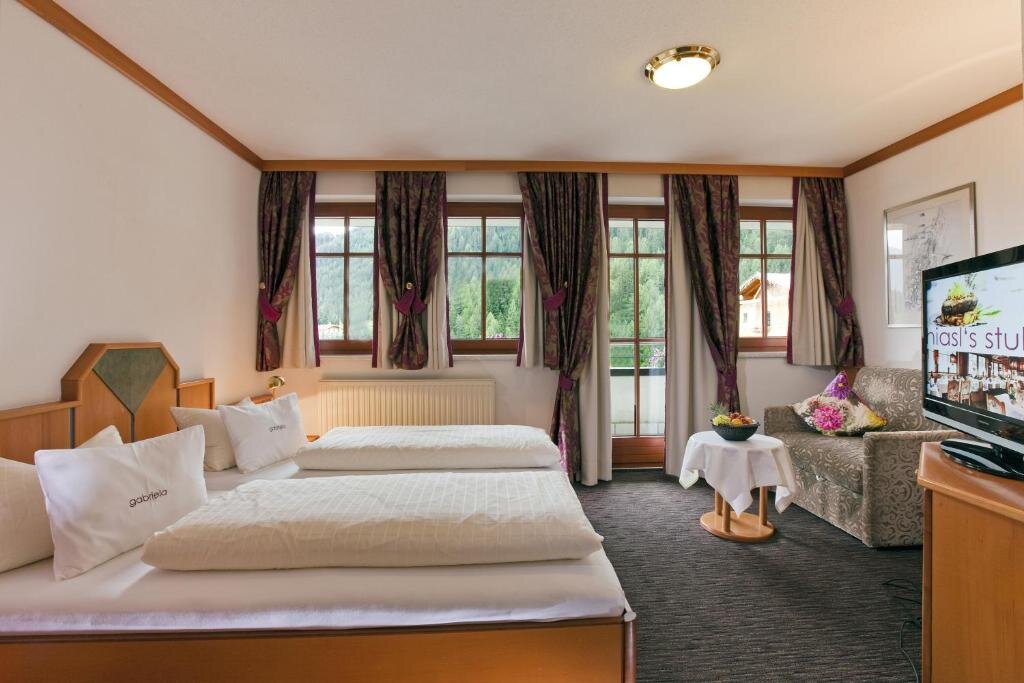 Standard Doppel Zimmer mit Bergblick Hotel Gabriela