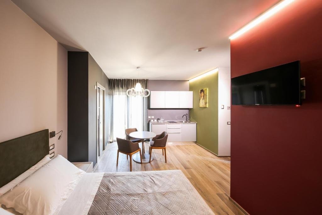 Monolocale Vicolo Malavolta 7 Rooms and Suites