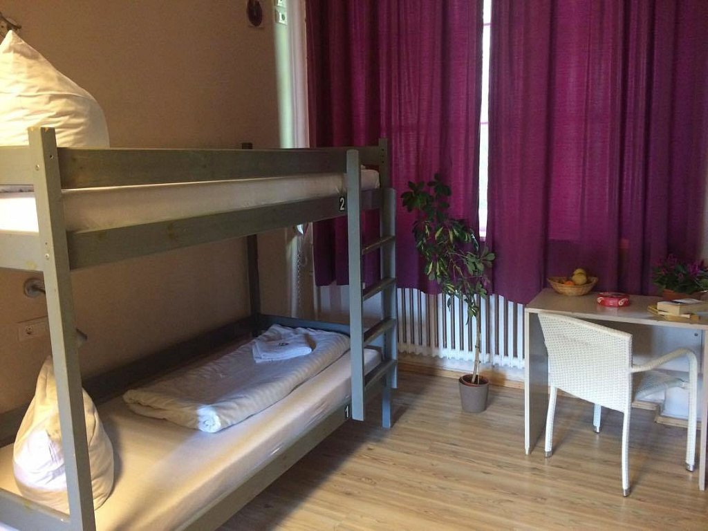 Кровать в общем номере (женский номер) Отель Plus Berlin