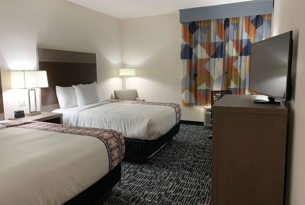 Четырёхместный номер Standard La Quinta Inn & Suites by Wyndham-Red Oak TX IH-35E