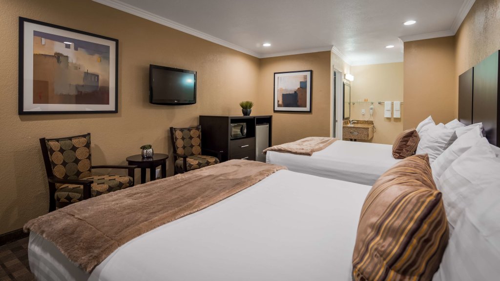 Четырёхместный номер Standard Best Western Poway/San Diego Hotel