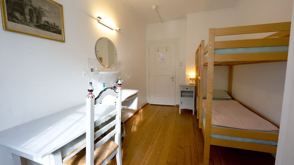 Standard Double room Leissigen Youth Hostel