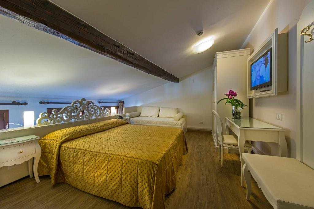 Economy Doppel Zimmer Dachboden Hotel Al Vivit
