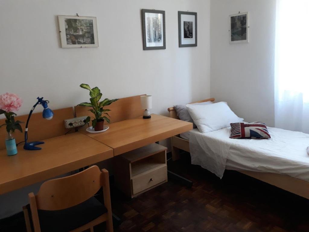 Standard Zimmer Bed in Siena