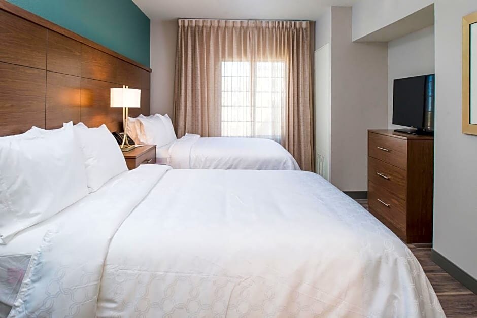 Четырёхместный номер Standard c 1 комнатой Staybridge Suites - Pecos, an IHG Hotel