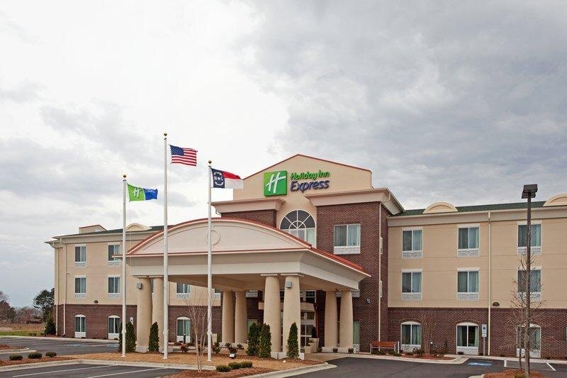 Suite Holiday Inn Express Pembroke, an IHG Hotel
