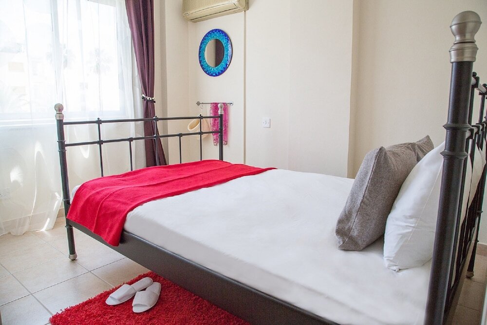 Апартаменты Comfort Paphos Love Nest Apartment
