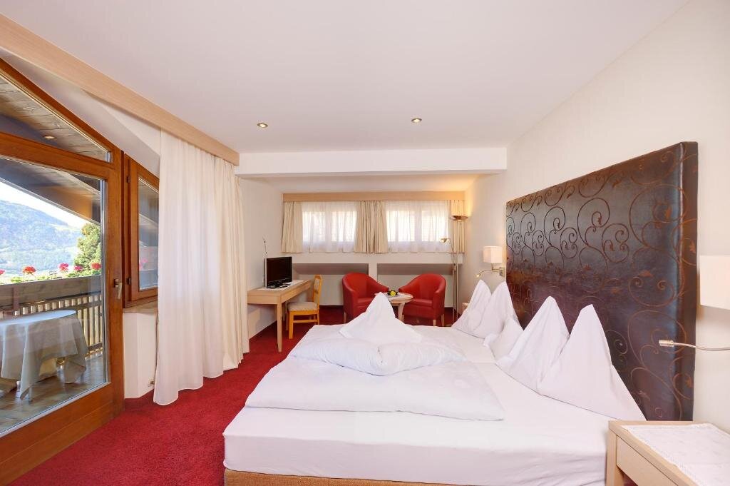 Standard room Hotel Tirol