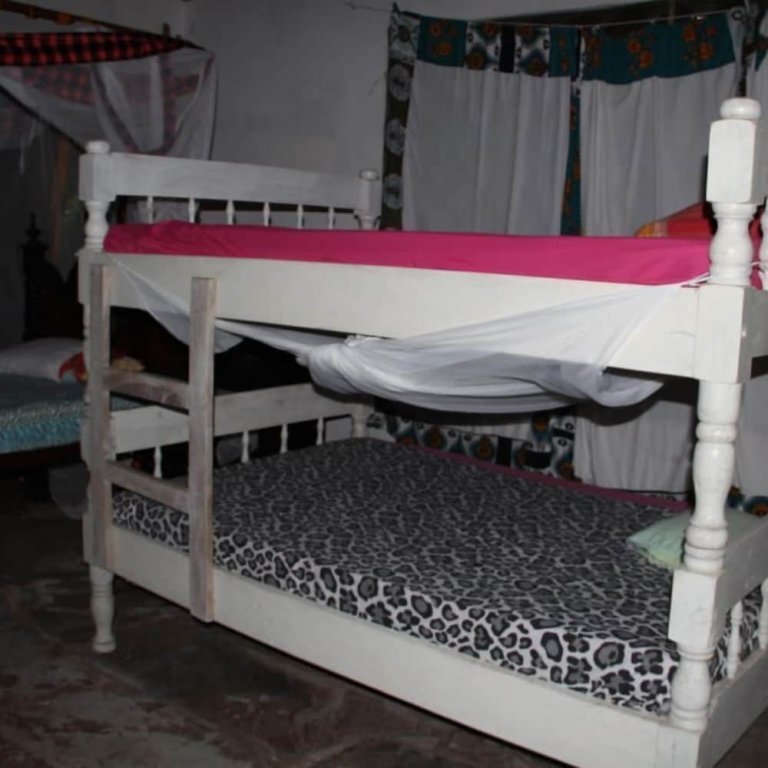 Кровать в общем номере Travellers Paradise Diani - Hostel