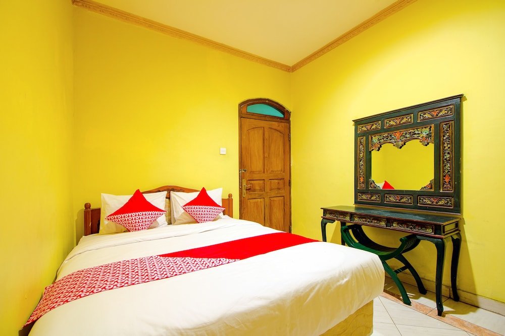 Standard Zimmer OYO 1770 Hotel Mawar Saron 2