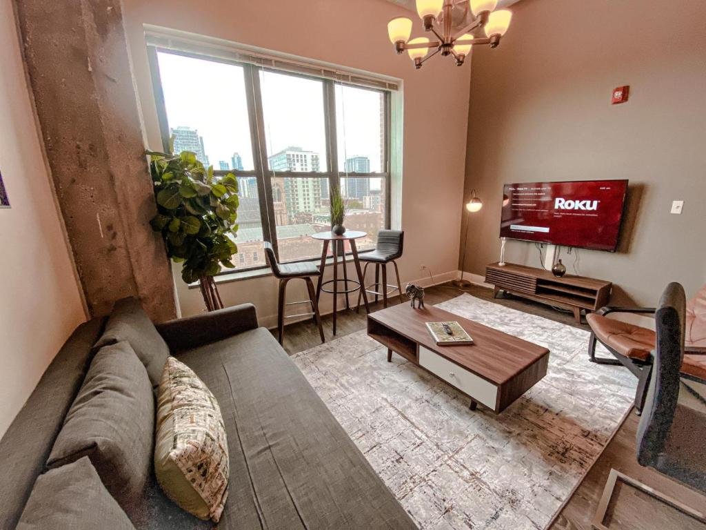 Apartamento McCormick Place modern loft with an amazing city skyline view and optional parking for 6 guests