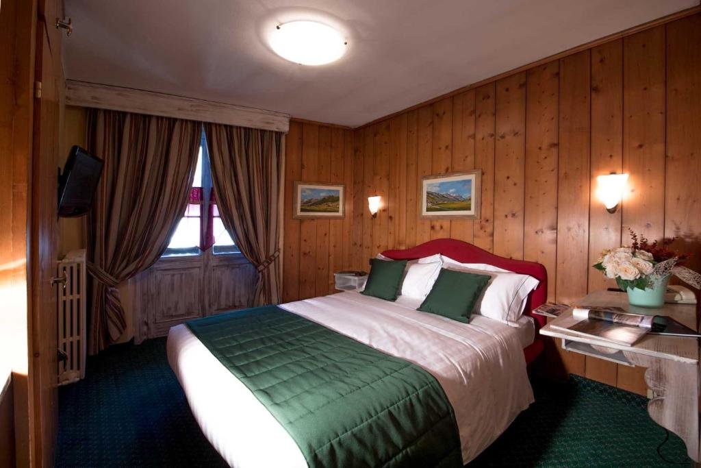 Standard Vierer Zimmer Hotel Alpina