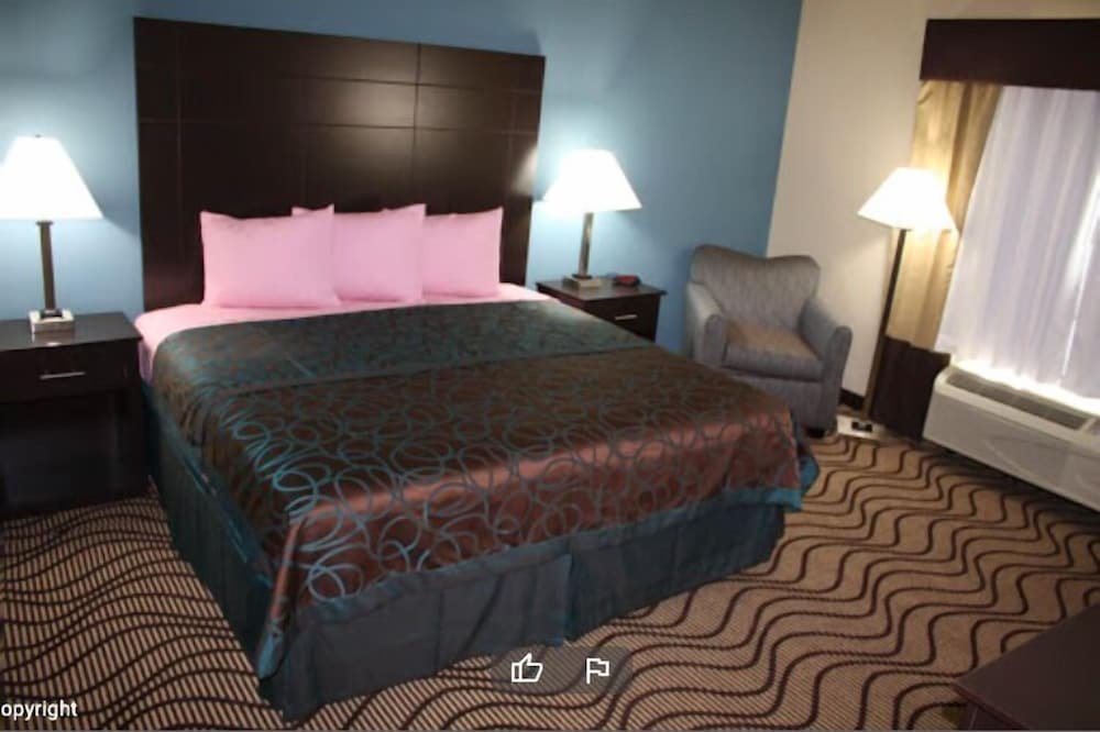 Classic room La Plaza Inn & Suites