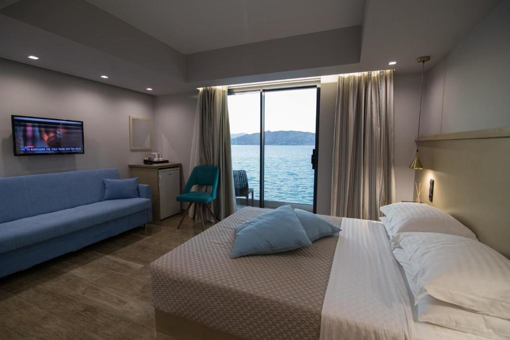 Camera tripla Standard con vista mare Aianteion Bay Luxury Hotel & Suites