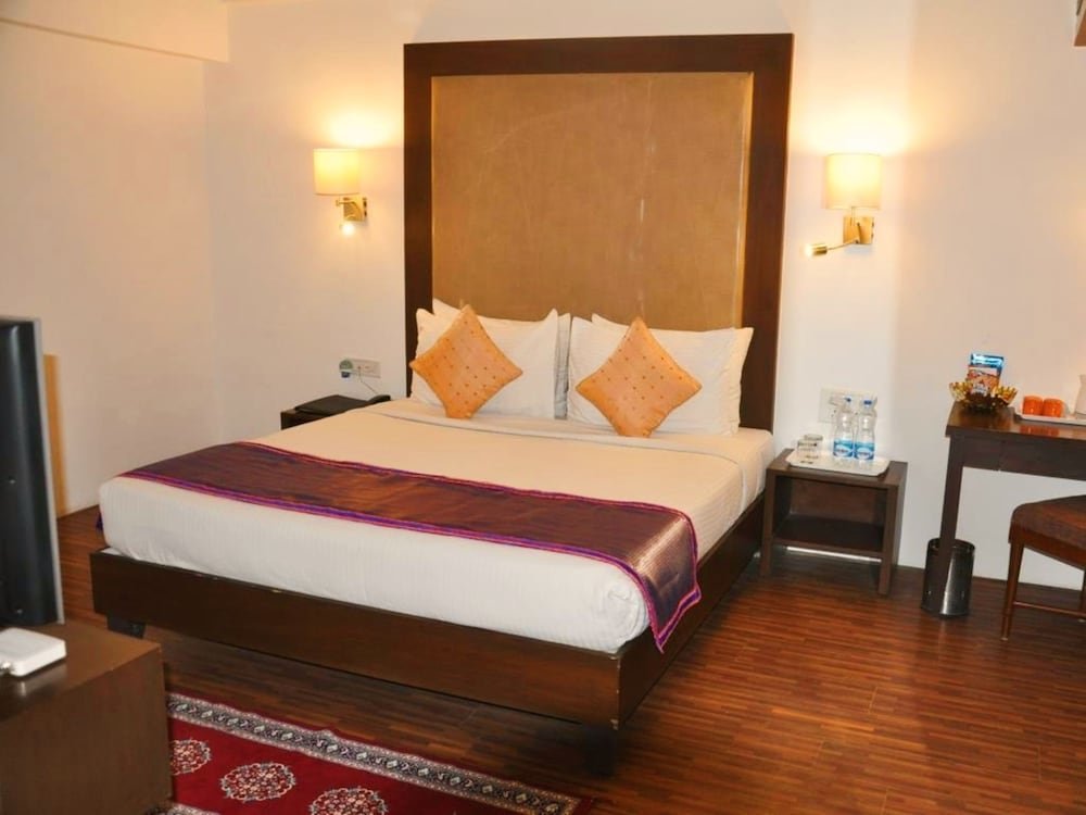 Premium Suite Hotel Clarks Collection Bhavnagar