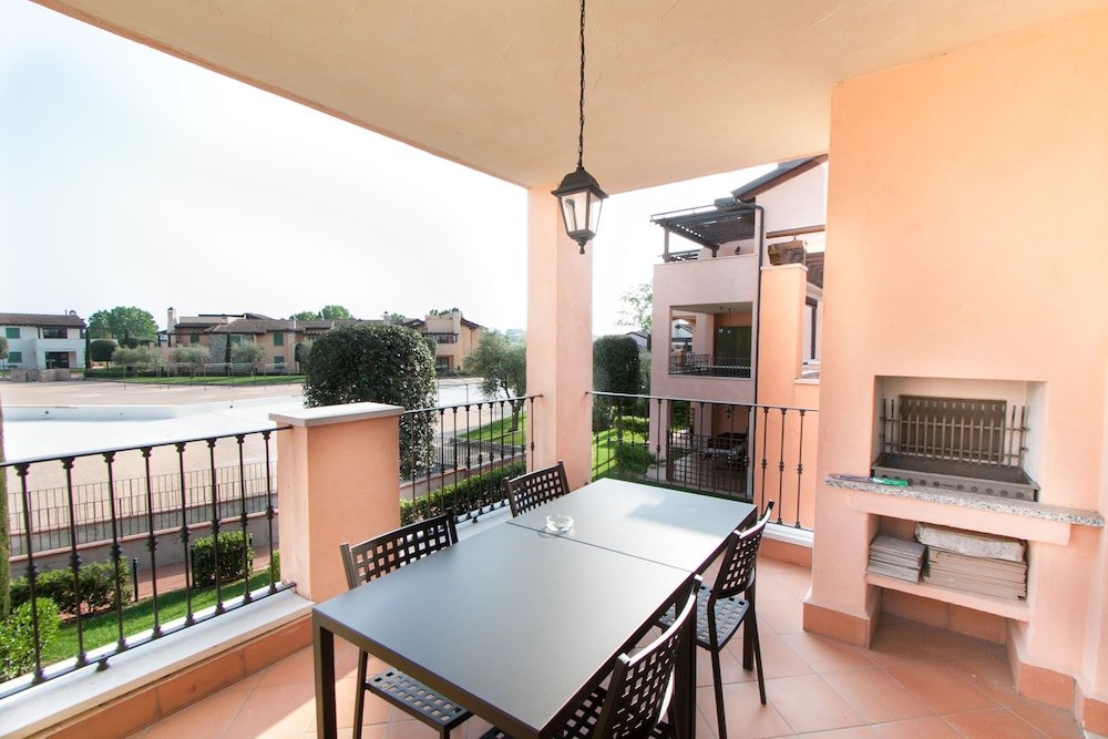 Семейные апартаменты с 2 комнатами с видом на бассейн Lugana Resort & Sporting Club - Bassana Village
