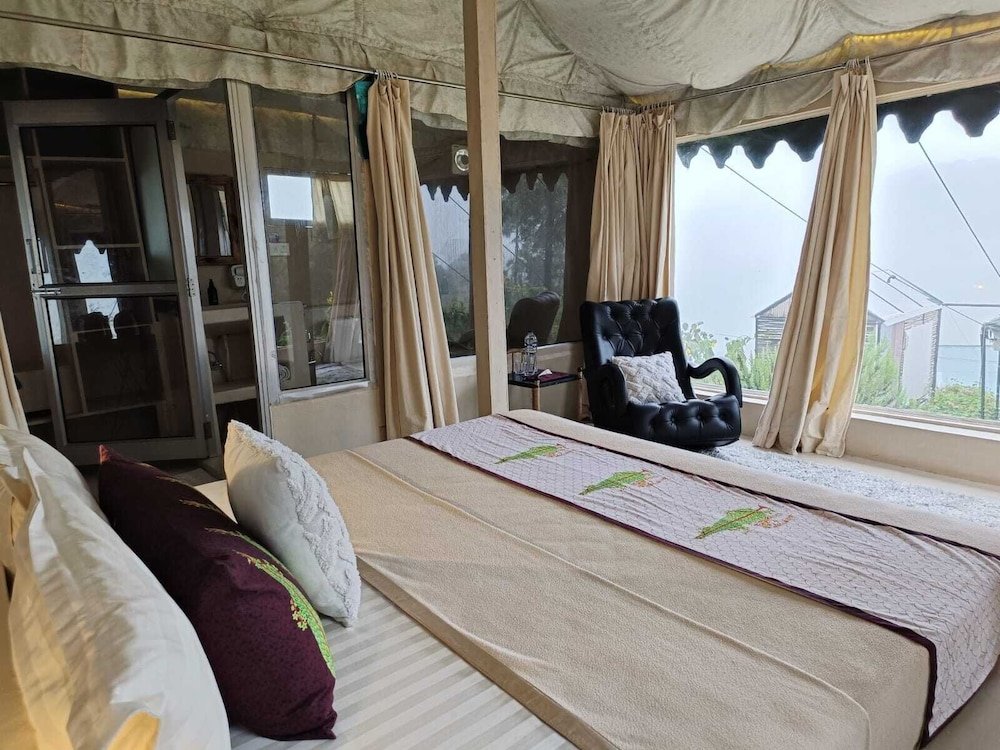 Suite Premium con balcone Darbar - A Heritage Farmstay, Near New Tehri & Kanatal