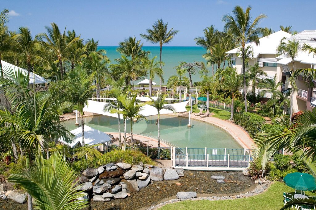 Апартаменты Coral Sands Beachfront Resort