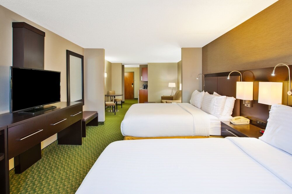 Люкс Holiday Inn Express Hotel & Suites Bryan-Montpelier, an IHG Hotel