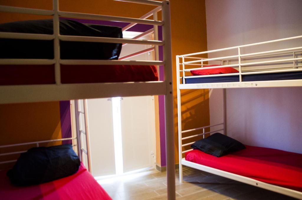 Кровать в общем номере Cloud 9 Hostel