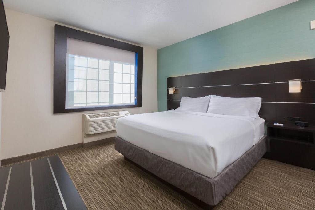 Двухместный люкс c 1 комнатой Holiday Inn Express Hotel & Suites Eugene Downtown - University, an IHG Hotel