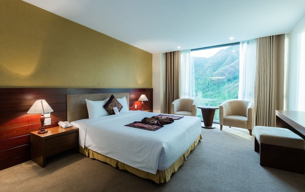 Двухместный номер Deluxe с видом на горы Muong Thanh Grand Nha Trang Hotel