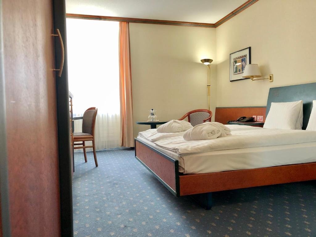 Deluxe Grand Bain Doppel Zimmer Thermalhotels und Walliser Alpentherme & SPA Leukerbad
