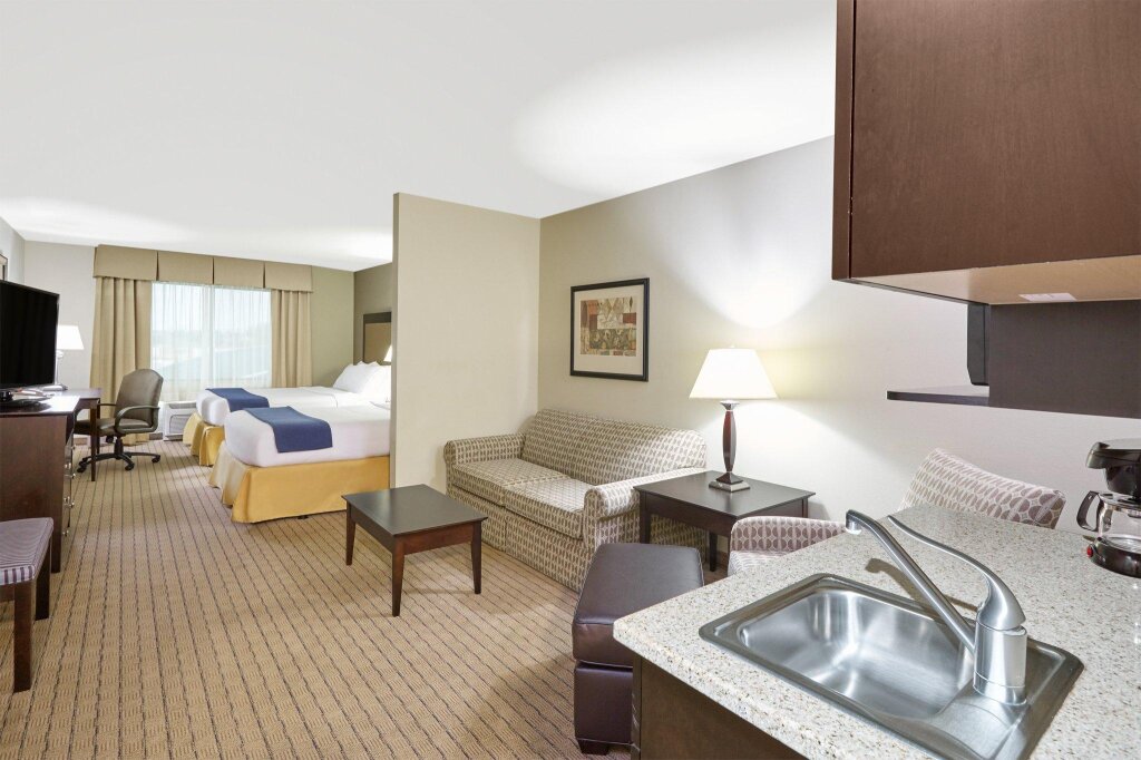Suite quadrupla Holiday Inn Express Hotel & Suites Madison-Verona, an IHG Hotel