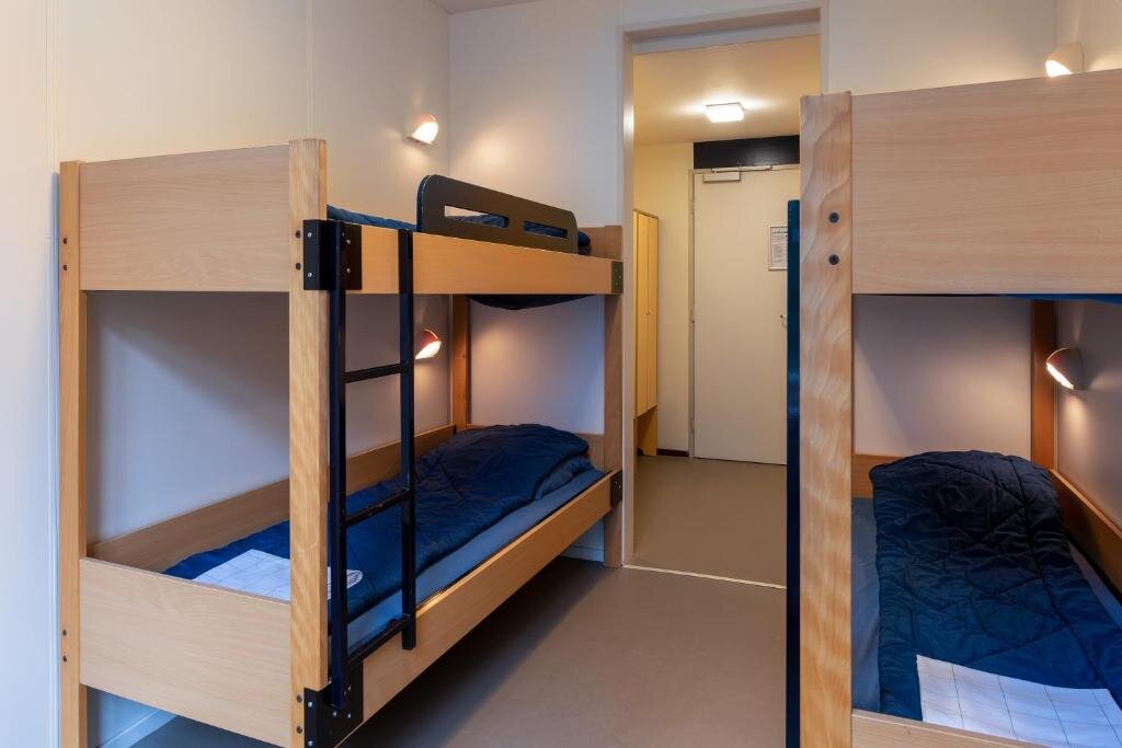 Кровать в общем номере Stayokay Hostel Arnhem