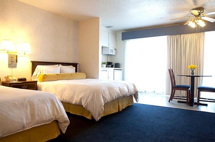 Standard Double room with city view Coral Reef Inn & Condo Suites