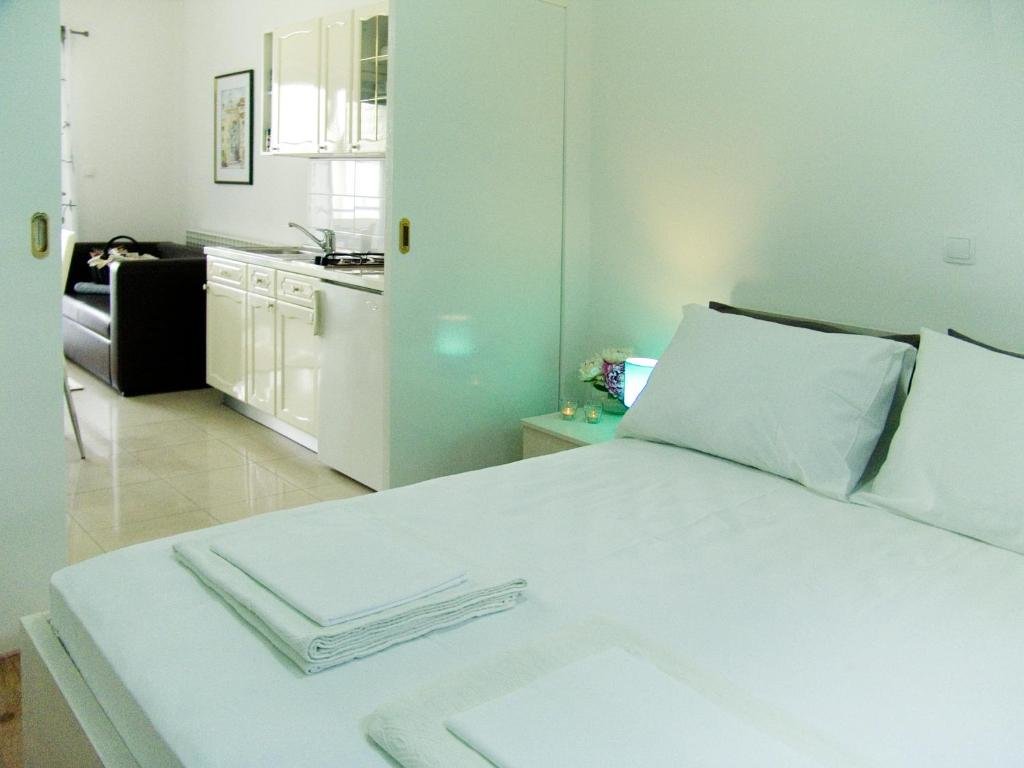 2 Bedrooms Apartment with balcony Apartments Villa Pina