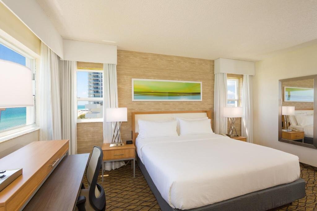 Standard Double room with ocean view Holiday Inn Miami Beach-Oceanfront, an IHG Hotel