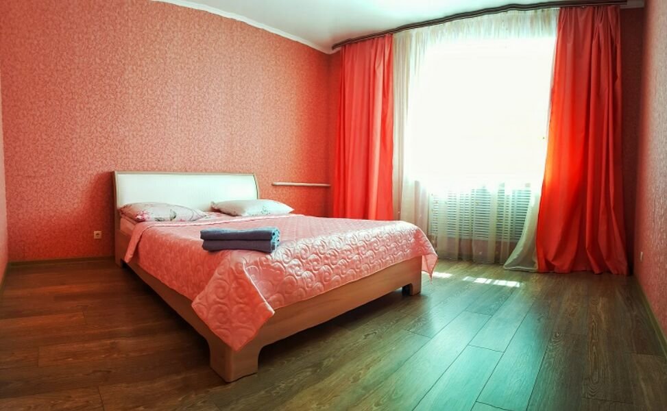 Кровать в общем номере с 2 комнатами Апартаменты Флэтс-Лайн на  ул. Красноармейская, д. 100