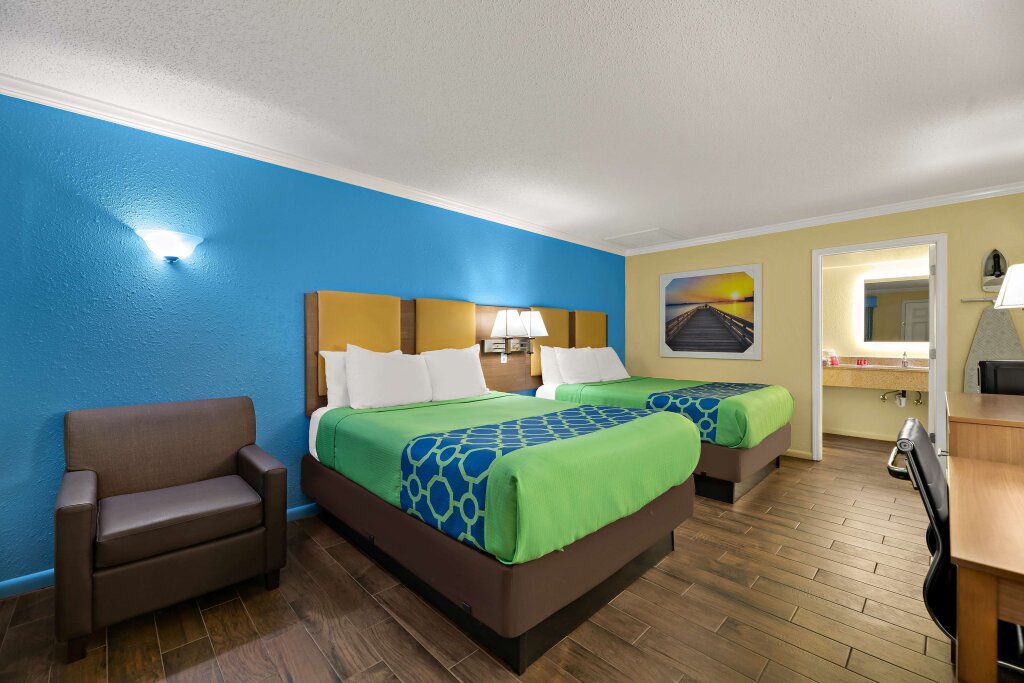 Четырёхместный номер Standard SureStay Hotel by Best Western Clermont Theme Park West