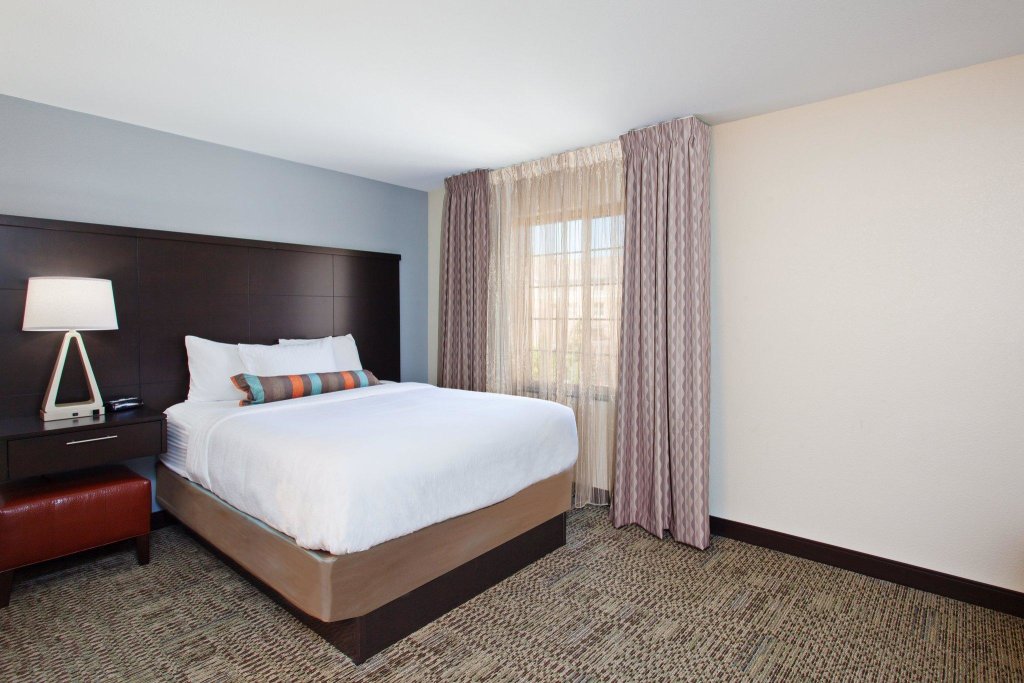 Люкс Staybridge Suites Fairfield Napa Valley Area, an IHG Hotel