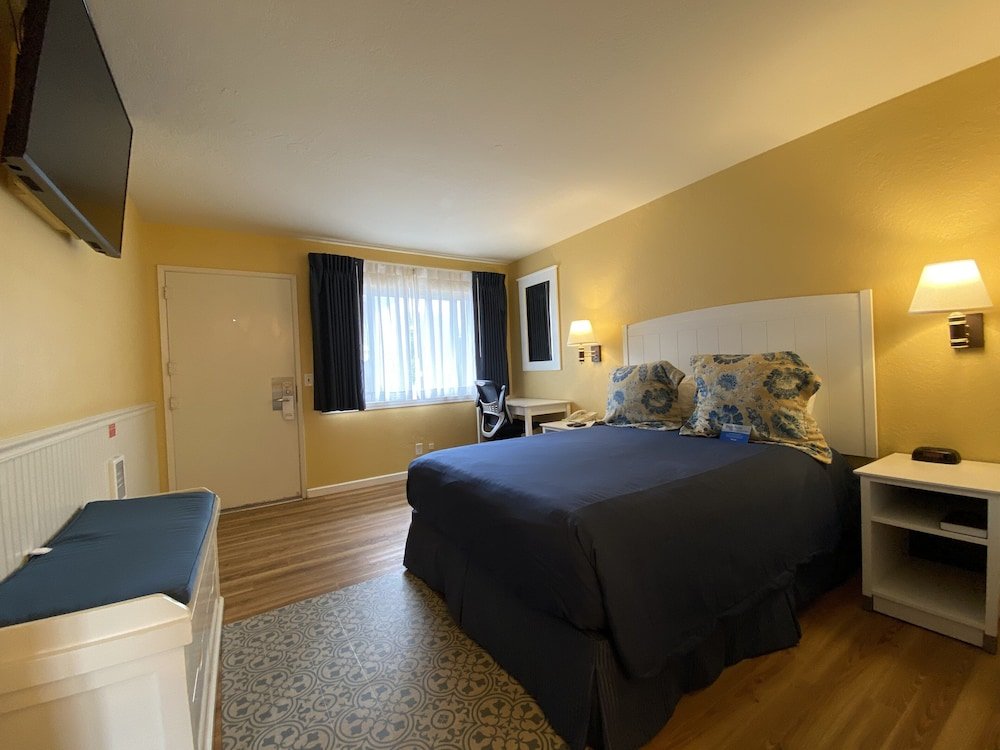 2 Bedrooms Standard Single room Monterey Bay Lodge