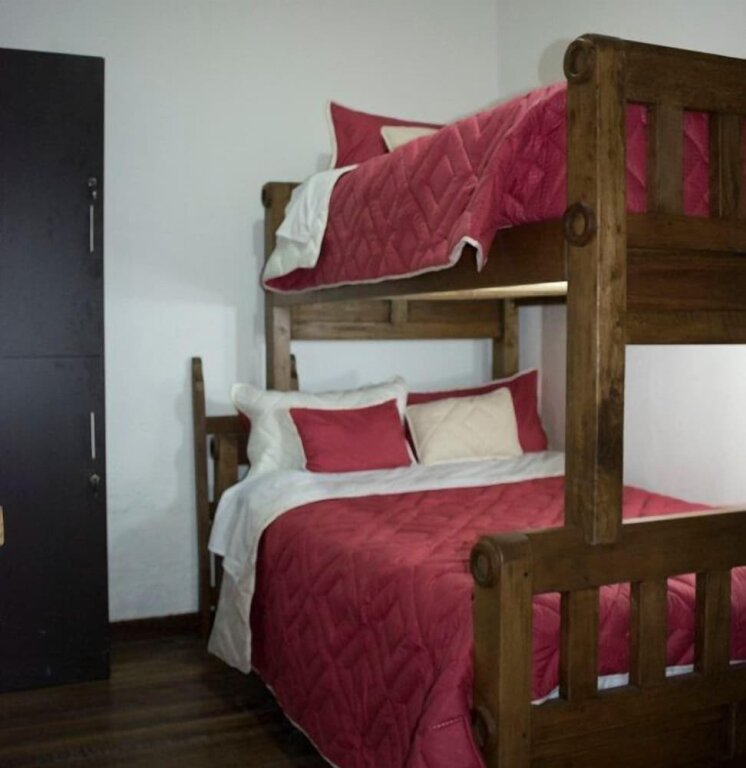 Кровать в общем номере RC Apartments