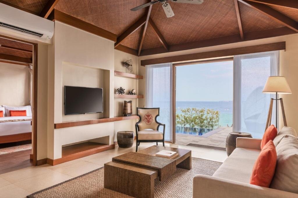 Villa oceanfront Crimson Resort and Spa Mactan
