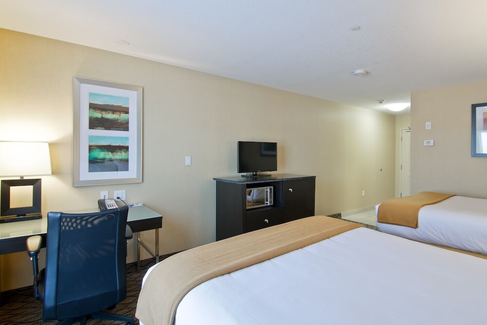 Standard room Holiday Inn Express Hotel & Suites Fort Saskatchewan, an IHG Hotel
