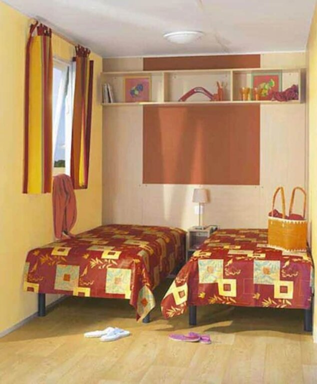 Коттедж Comfort с 2 комнатами Camping Domaine du Lac de Miel