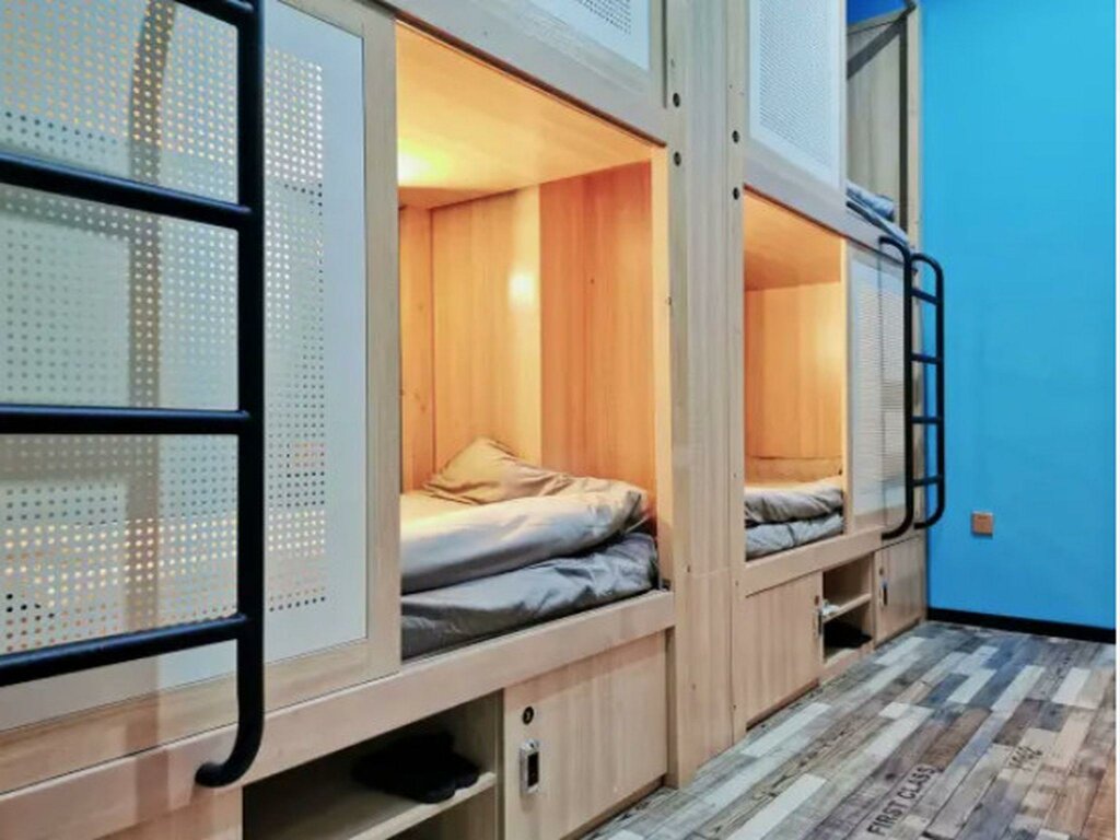 Кровать в общем номере (мужской номер) Goshare Hostel