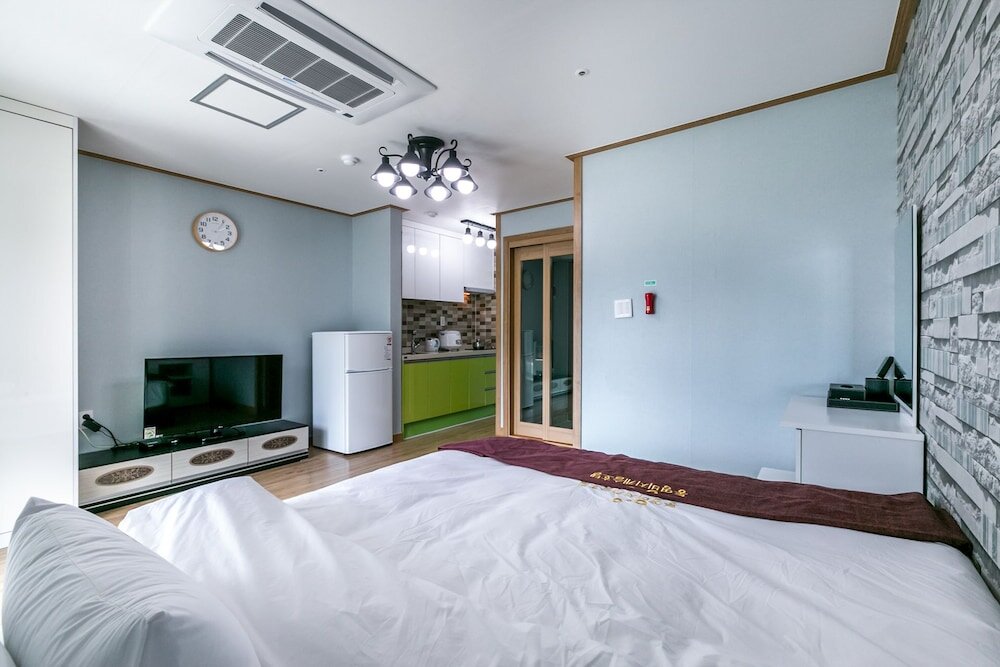 Standard Double room with balcony Tongyeong Beach Castle Hotel