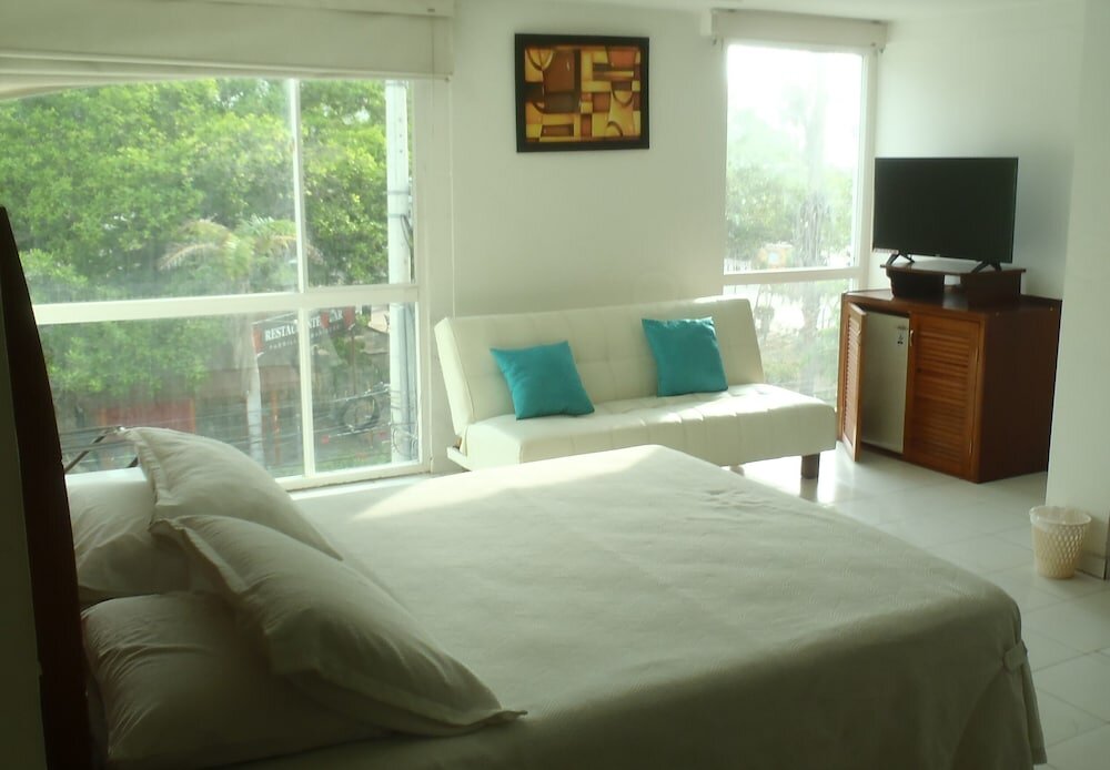 Standard Triple room Coral Reef Hotel