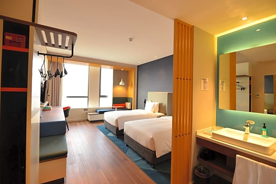 Четырёхместный номер Standard Holiday Inn Express Hangzhou Binjiang, an IHG Hotel