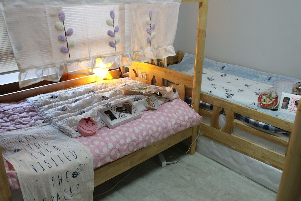 Кровать в общем номере (мужской номер) DASAN HOUSE - Hostel