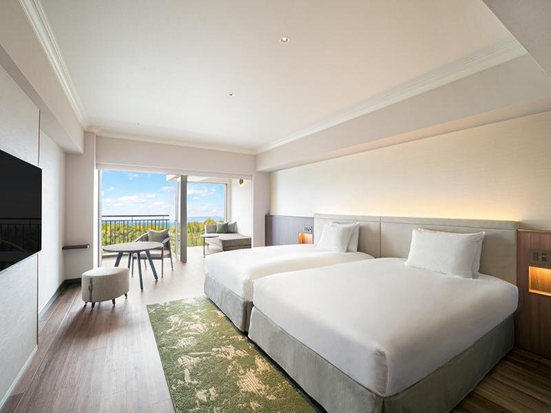 Четырёхместный номер Standard с балконом Oriental Hotel Okinawa Resort & Spa