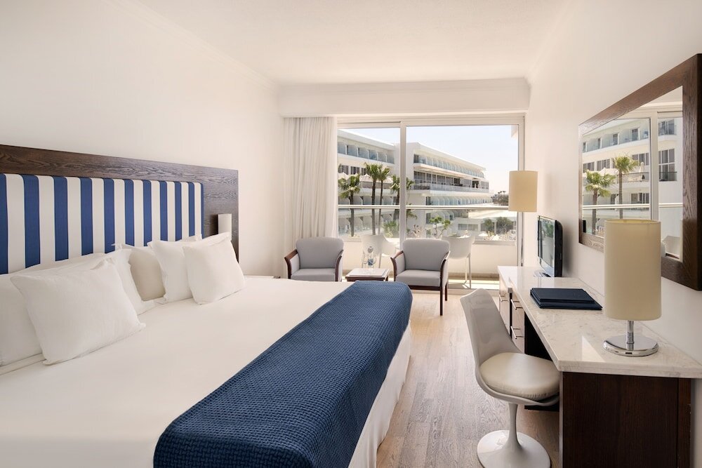 Habitación Estándar con balcón y con vista parcial al mar Grecian Sands Hotel