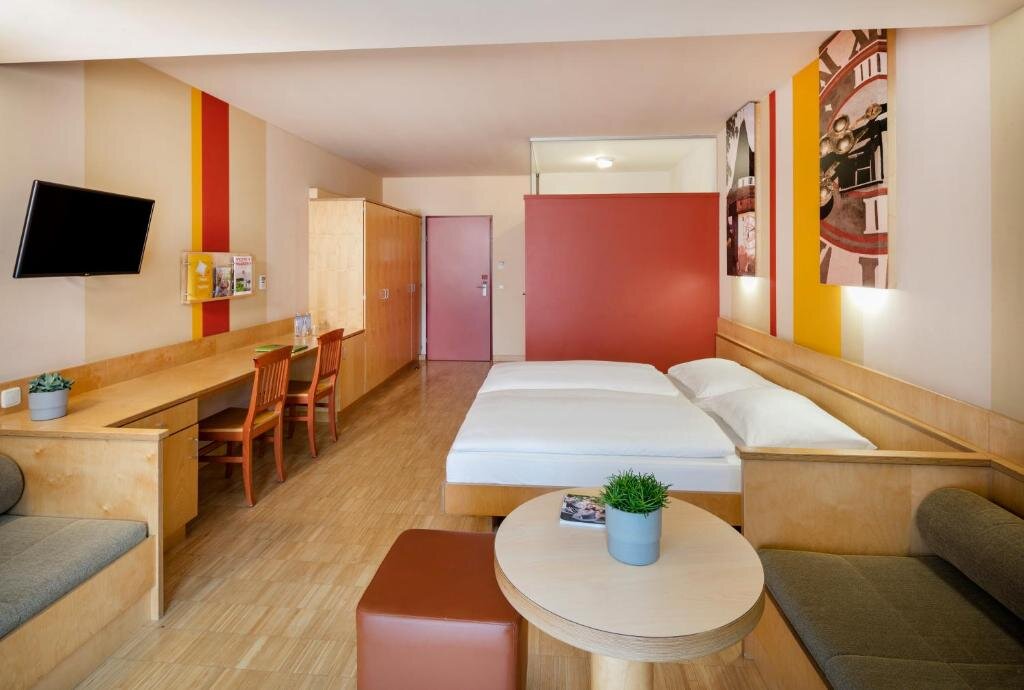 Четырёхместный номер Standard JUFA Hotel Graz City